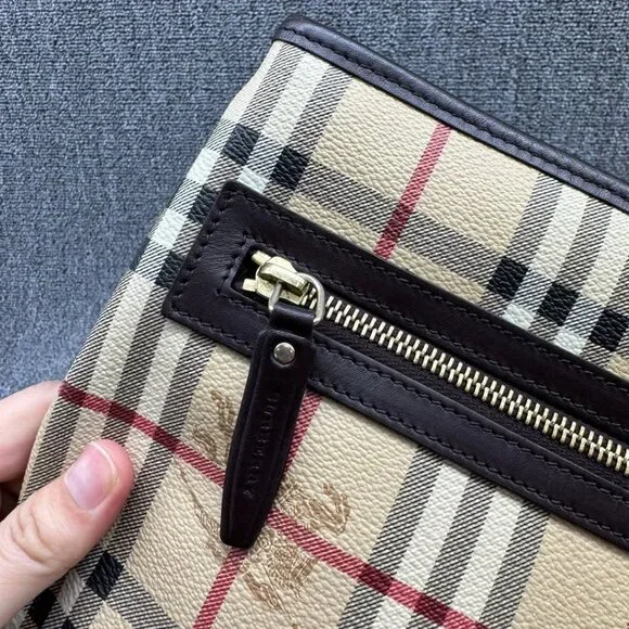 Burberry Leather Shoulder Bag 499-060625